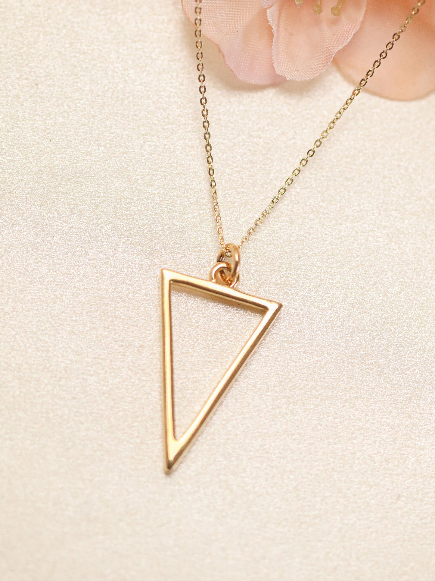 Design The Triangle Necklace