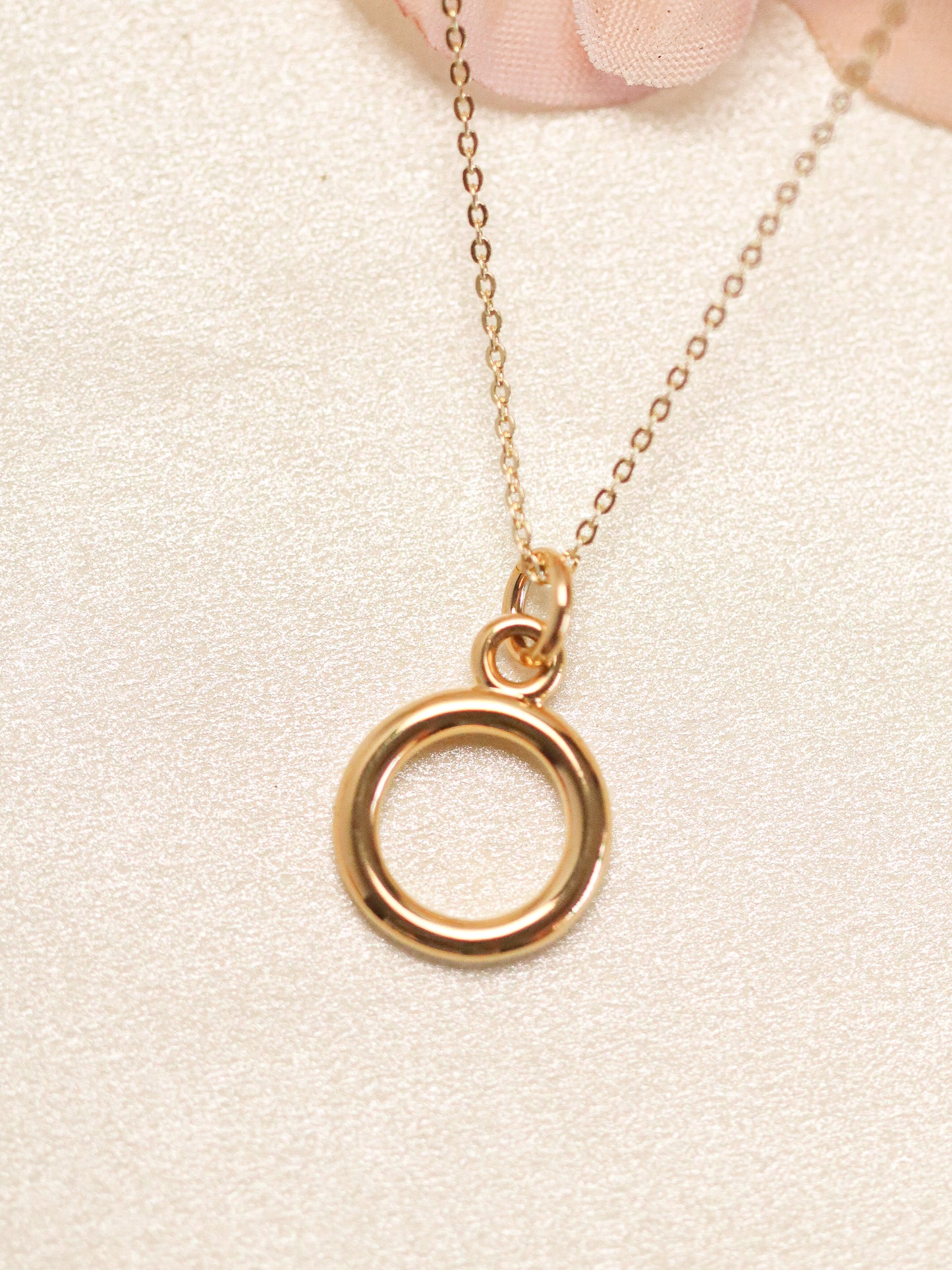 Design The Mini CIrcle Necklace